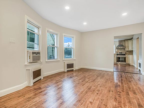 5th image of 8440 117th St