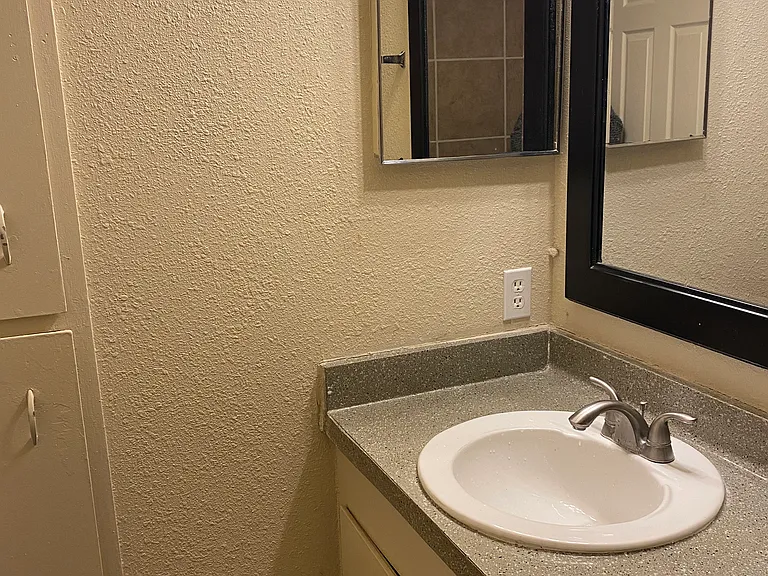 New Riviera Apartments — Photo 13