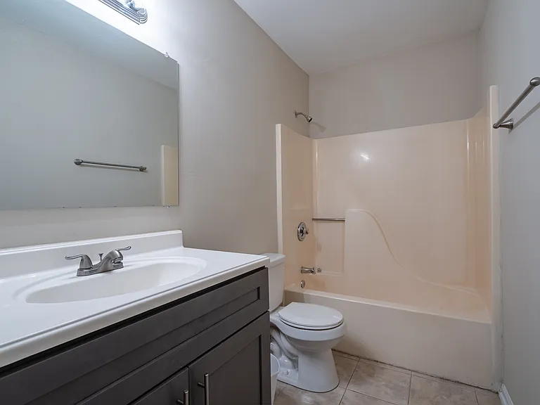 114 Bentley Pkwy #B — Photo 15