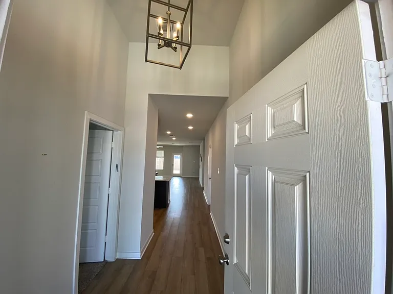 909 James Parker Cir — Photo 4