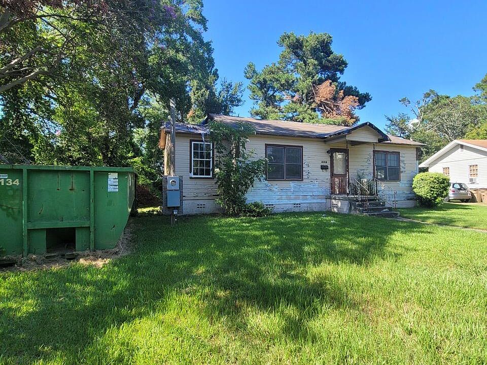 1st image of 3152 Calais St