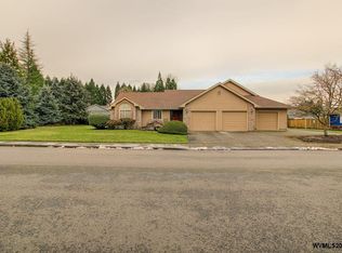 562 SE Walnut Ave, Dallas, OR 97338