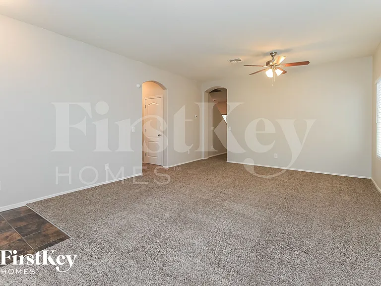617 E Payton Cir — Photo 7