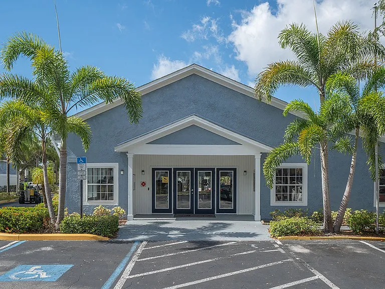 Captiva Club Apartments — Photo 29