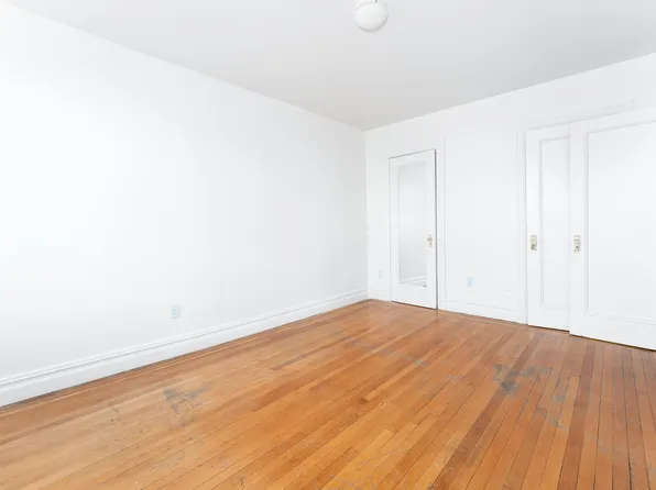 940 Street Nicholas's Avenue image 9 of 13