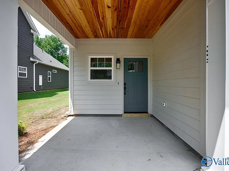 327 Pension Row — Photo 3
