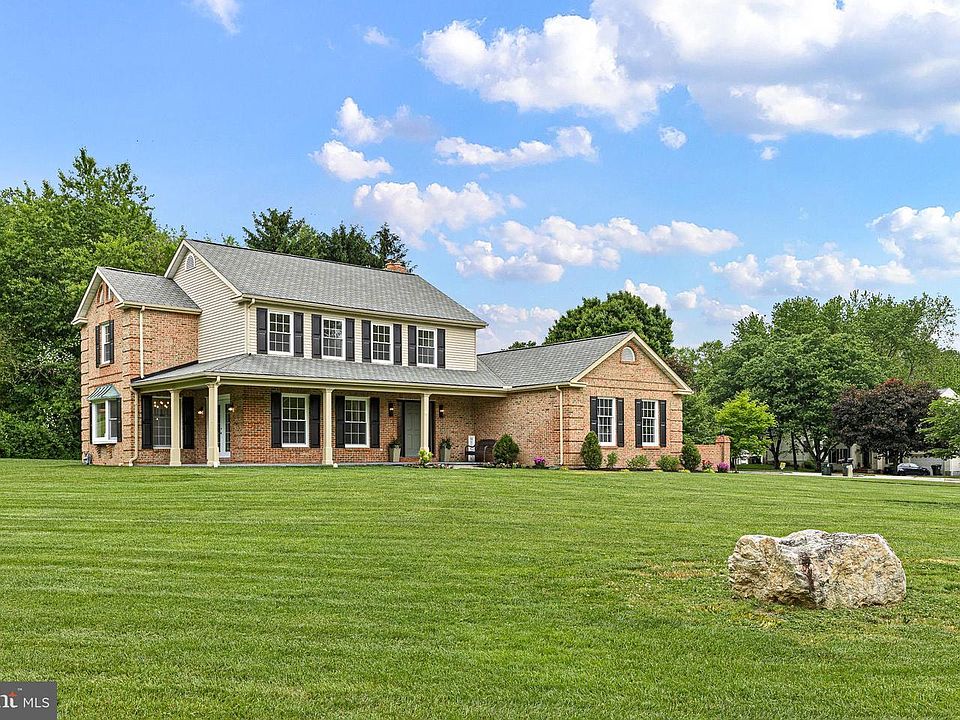 1st image of 14 Hidden Valley Dr