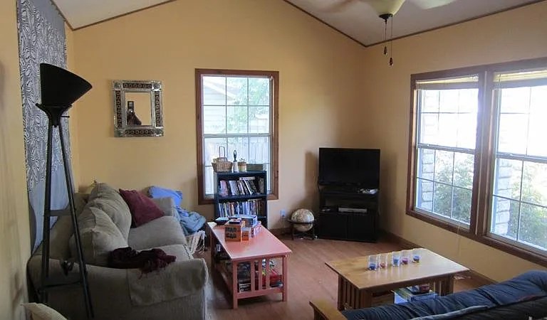 4703 Harmon Ave — Photo 2