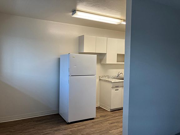 3rd image of 309 Oak Ave #7