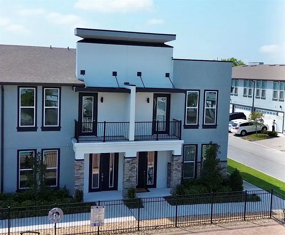 3 bed, 2.5 bath, 1452 sqft, $2,390 — Photo 3