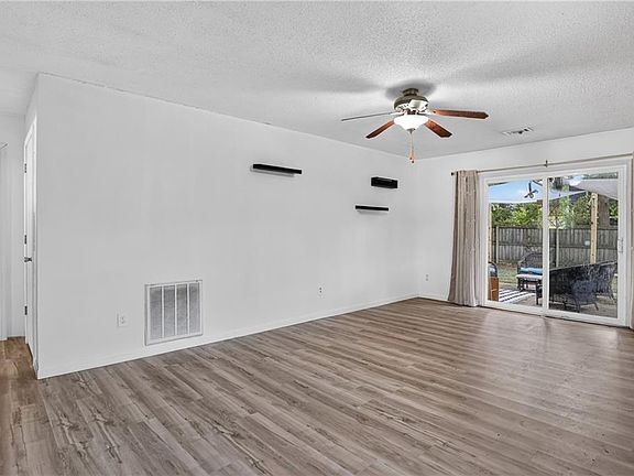 4th image of 506 Cambertree Way