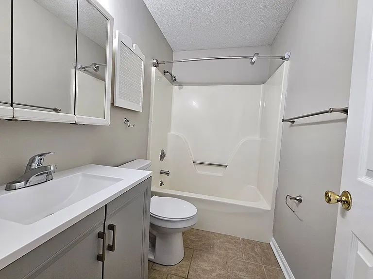104 Holcomb St — Photo 9