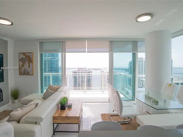 Brickell Ave — Photo 3