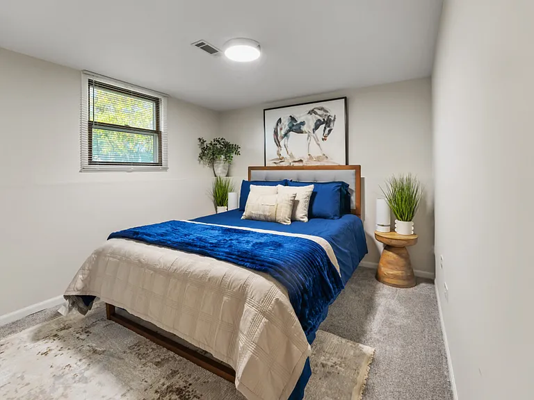 Langsford Ln — Photo 10