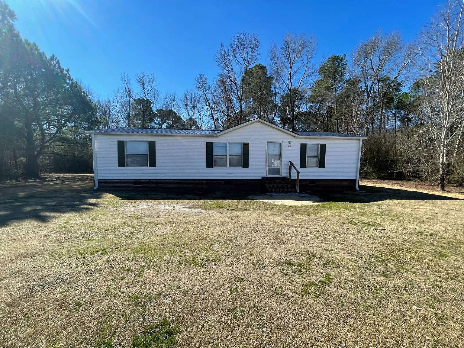 3 bed, 2.0 bath, 1344 sqft, $1,050 — Photo 1