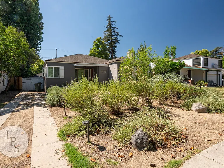 210 E Harvard Ave — Photo 1
