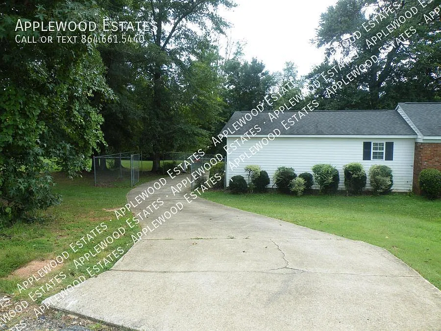2 bed, 2000 sqft, $1,450 — Photo 2