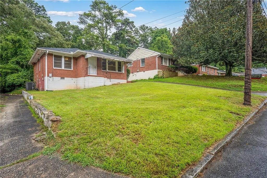 3 bed, 1.0 bath, 1228 sqft, $1,900 — Photo 3
