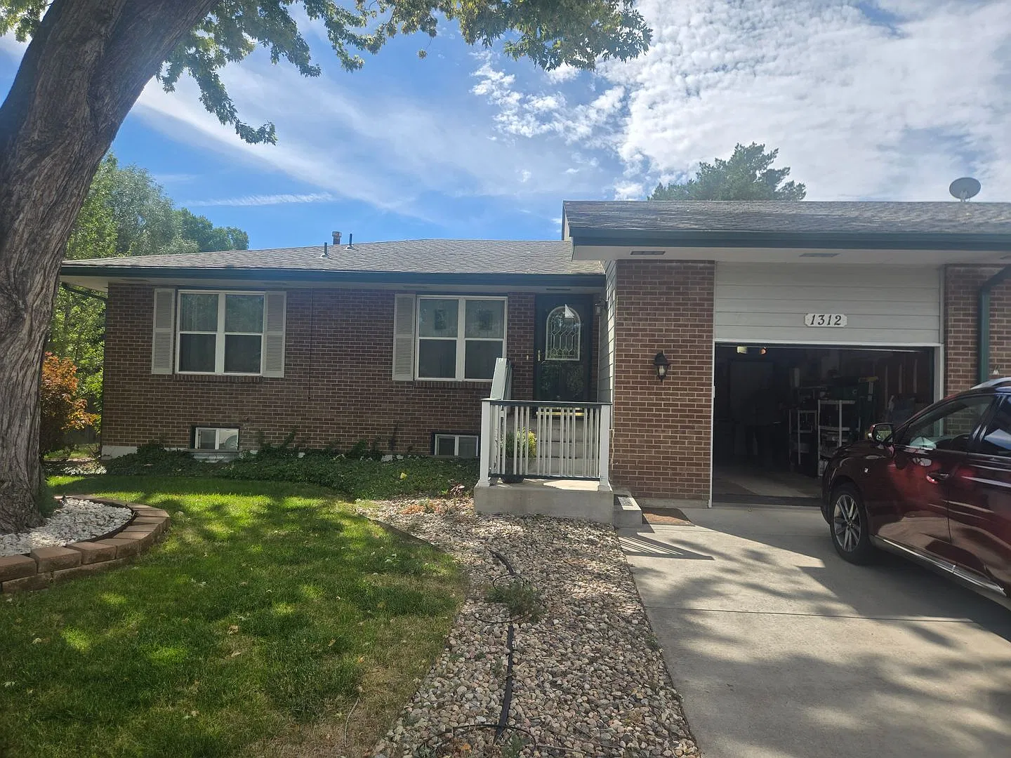 Spacious And Updated 4b/2.5b Now Available In Loveland! Huge Back Yard! — Photo 2