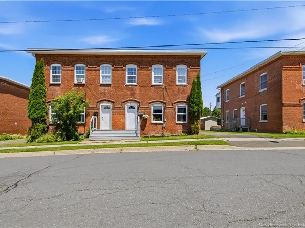 47 Allen St, Fredericton, NB E3A 4N2