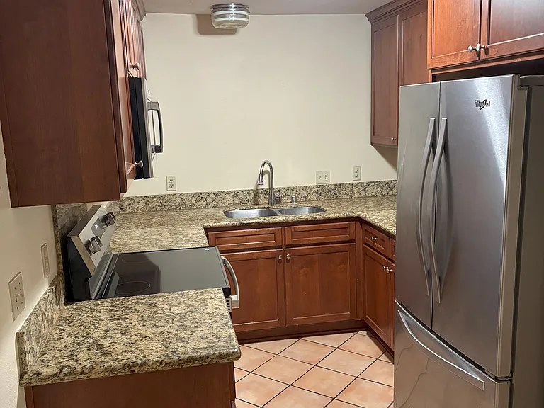 Kitchen (Spacious/Clean Refrigerator)