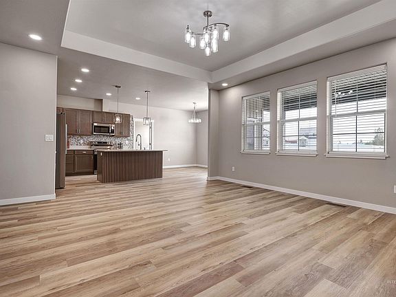 3rd image of 603 Manning Cir