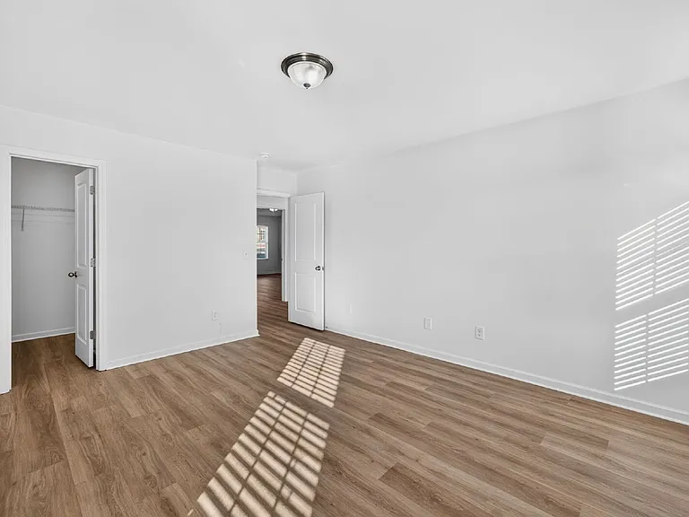 2472 Melfield Dr — Photo 19