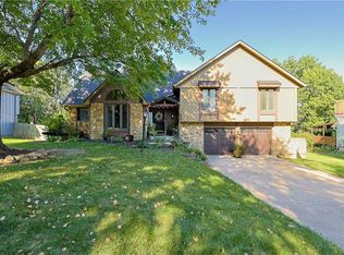 410 Tanglewood Dr, Saint Joseph, MO 64506