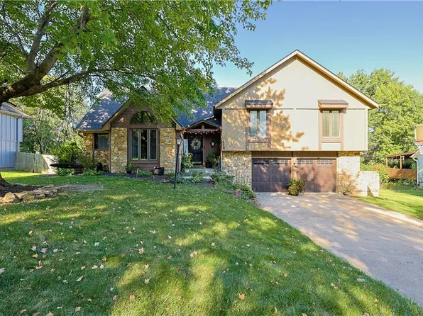 410 Tanglewood Dr, Saint Joseph, MO 64506