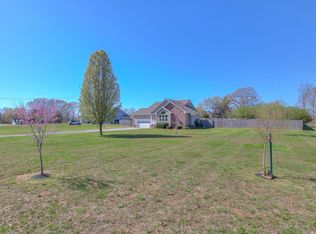 502 Aubrey Ln, Burns, TN 37029