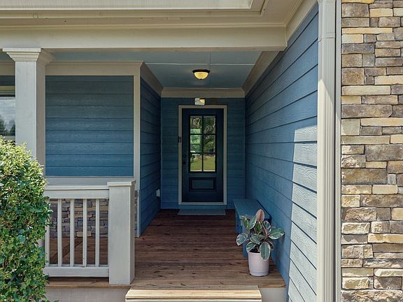 5th image of 1010 Gold Finch Dr
