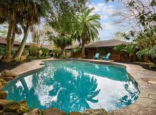 608 Linkwood St, Friendswood, TX 77546