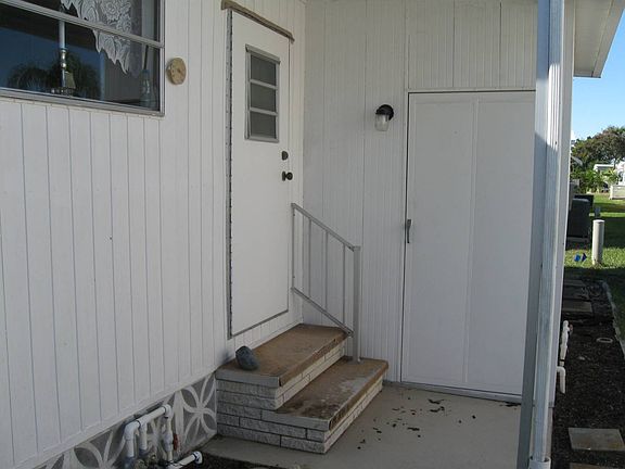 3rd image of 987 Roseau Ave E