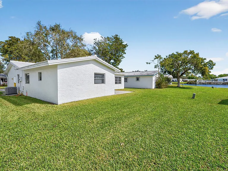 8950 NW 13th St — Photo 34