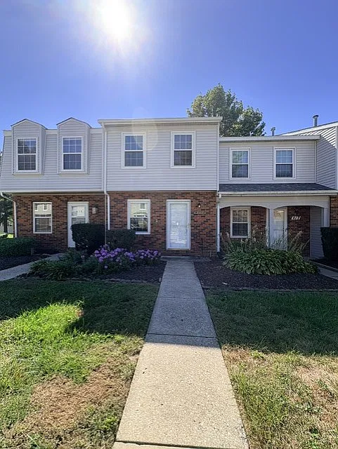 2 bed, 1.5 bath, 900 sqft, $1,250 — Photo 2