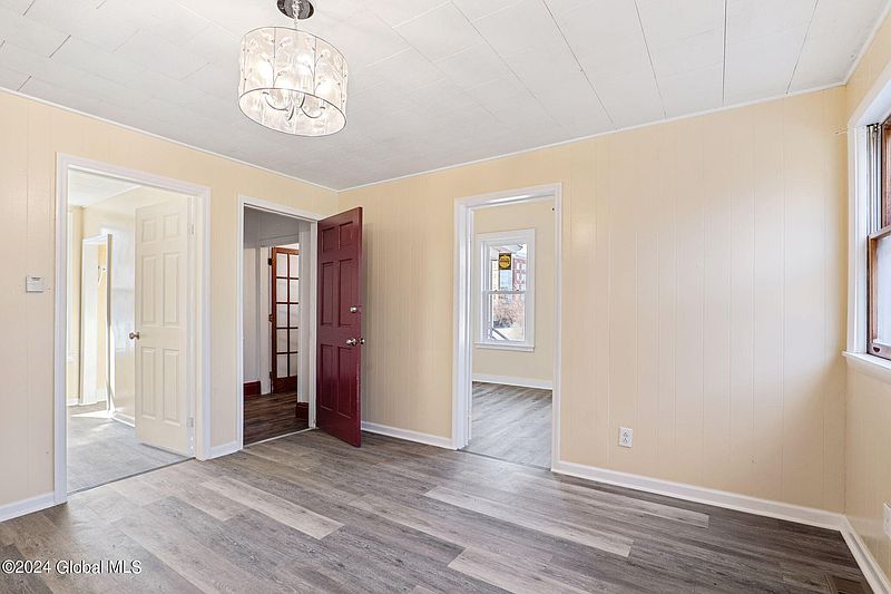 4th image of 1524 Devine Street