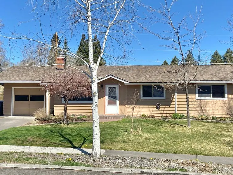 1314 NE Thompson Dr — Photo 1