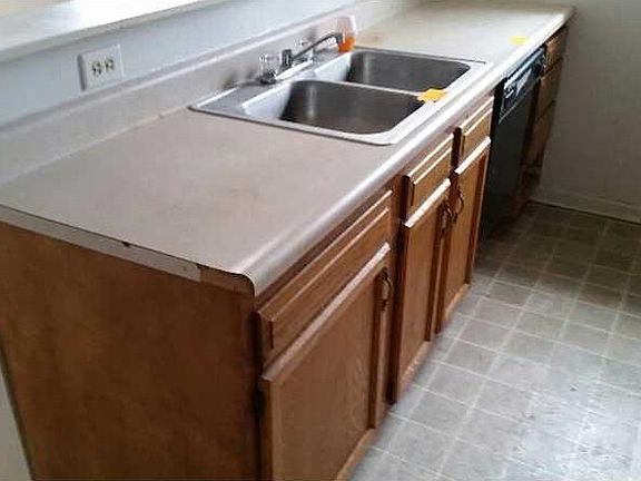 4th image of 2720 N Parker Ave