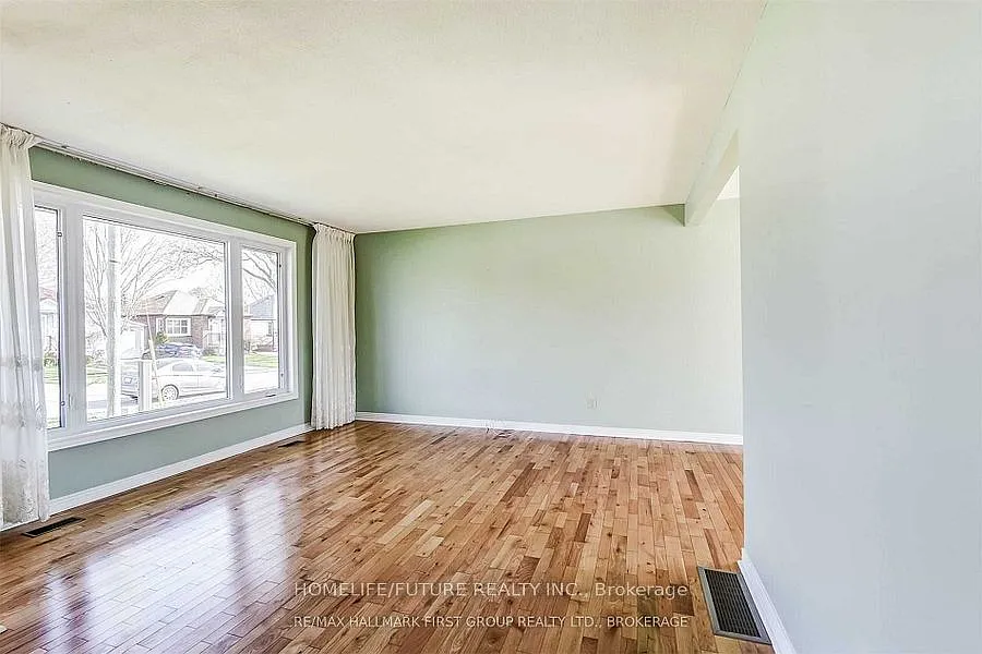 3 bed, $2,700 — Photo 2