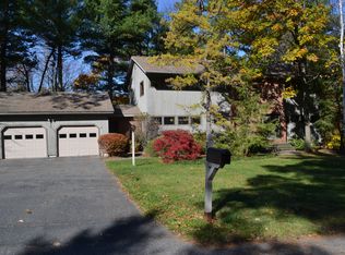 215 Tamar Dr, Niskayuna, NY 12309