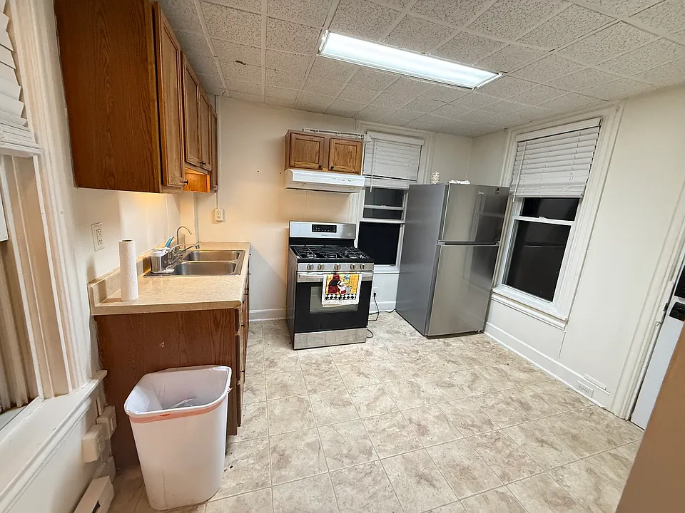 563 N Lime St #2