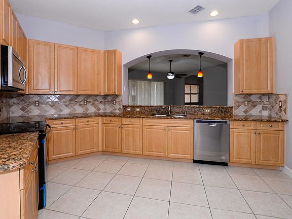 2nd image of 370 NW Sheffield Cir