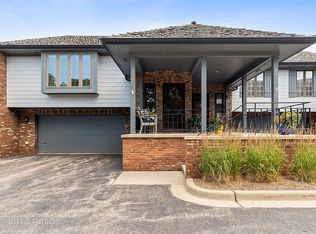 236 Red Top Dr, Libertyville, IL