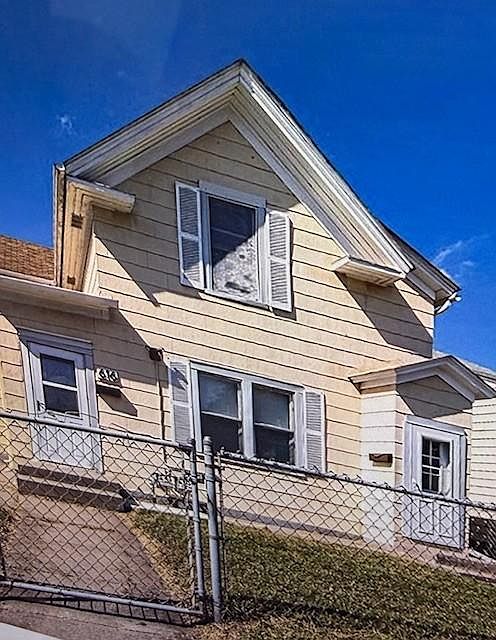 1st image of 616 Monroe St NE