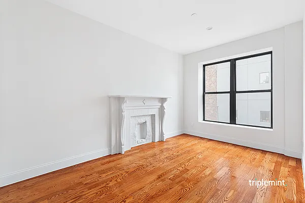 Sold by Triplemint | media 4