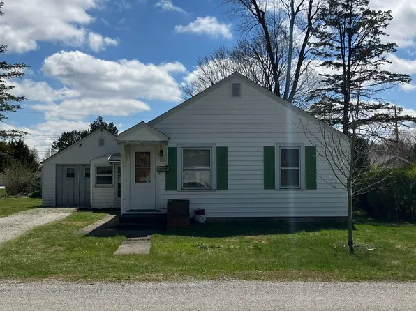 404 E Warren St, Moweaqua, IL 62550