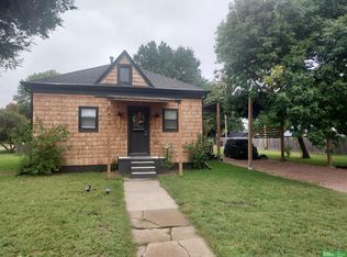 652 W 5th St, York, NE 68467