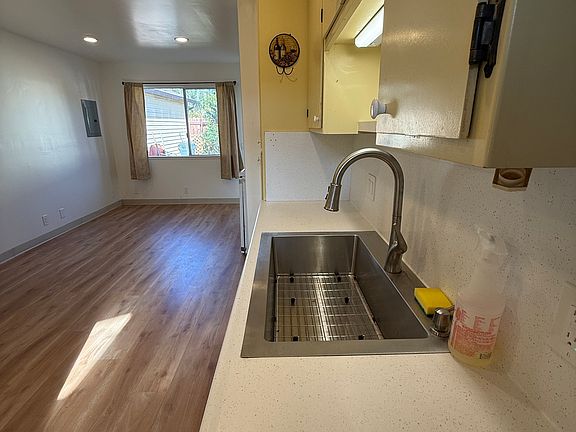 5th image of 133 Marnell Ave #2