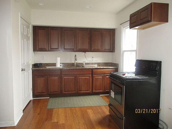 2nd image of 315 Prince Edward St