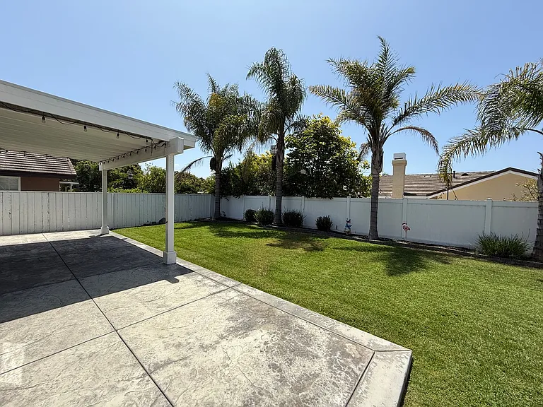 430 Carnation Pl — Photo 33
